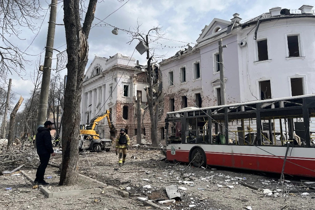 Nga tập kích tên lửa Sumy khi Ukraine tập trung binh sĩ để trao thưởng - 1 Nga tập kích tên lửa Sumy khi Ukraine tập trung binh sĩ để trao thưởng - 1