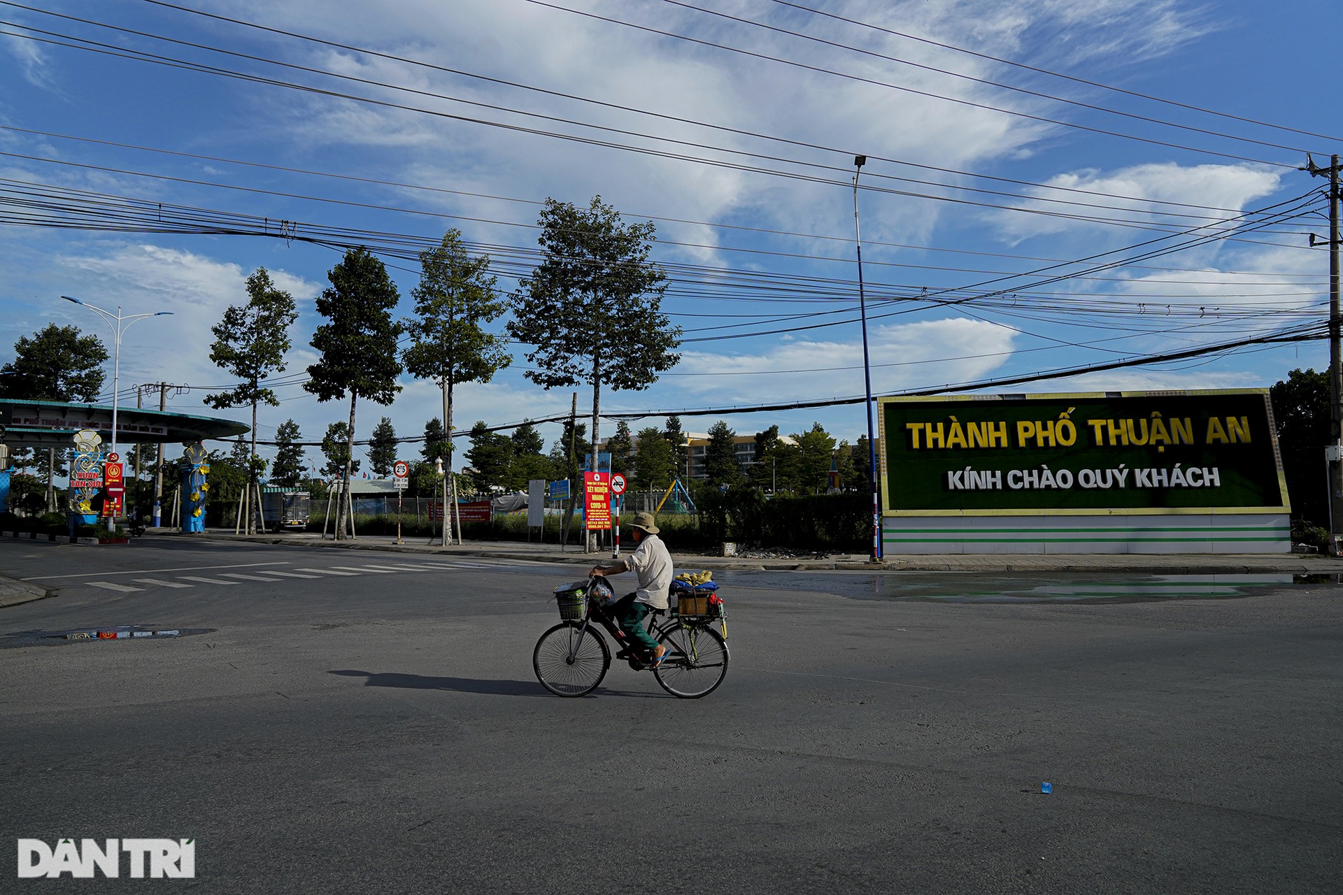 Cảnh vắng vẻ, nhà nhà cửa đóng then cài phòng dịch ở Bình Dương - 5 Cảnh vắng vẻ, nhà nhà cửa đóng then cài phòng dịch ở Bình Dương - 5