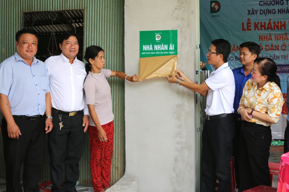 Tặng nhà Nhân ái, trao niềm hy vọng và nguồn động viên tới hộ nghèo - 2 Tặng nhà Nhân ái, trao niềm hy vọng và nguồn động viên tới hộ nghèo - 2