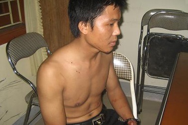 Tài xế taxi "nói chuyện" bằng dao, một người chết