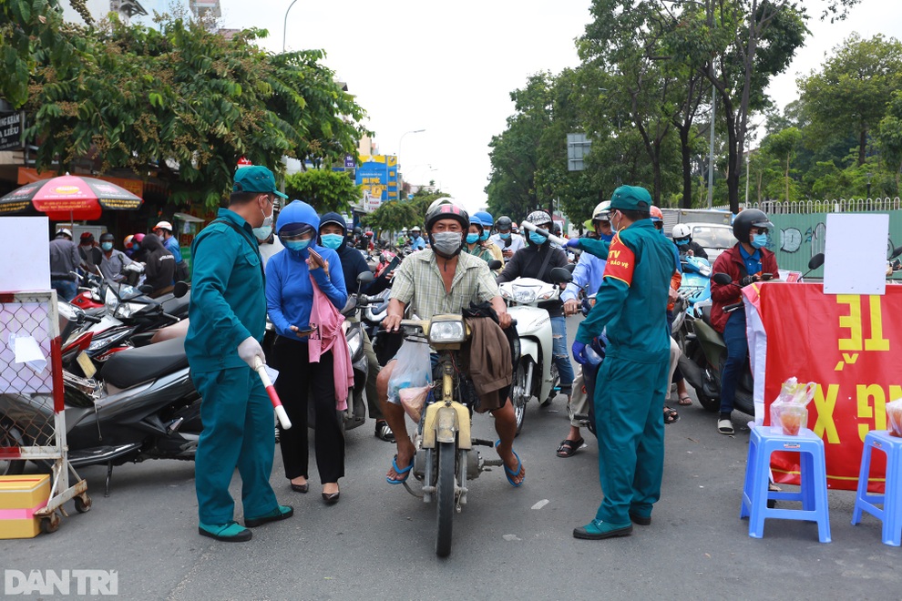 TPHCM tìm hướng giải quyết trước quyết định cách ly gắt của Đồng Nai - 1 TPHCM tìm hướng giải quyết trước quyết định cách ly gắt của Đồng Nai - 1
