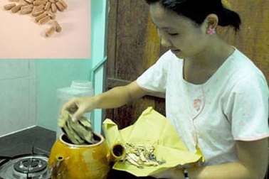 Thuốc y học cổ truyền: Dạng viên có “xịn” hơn dạng sắc?  