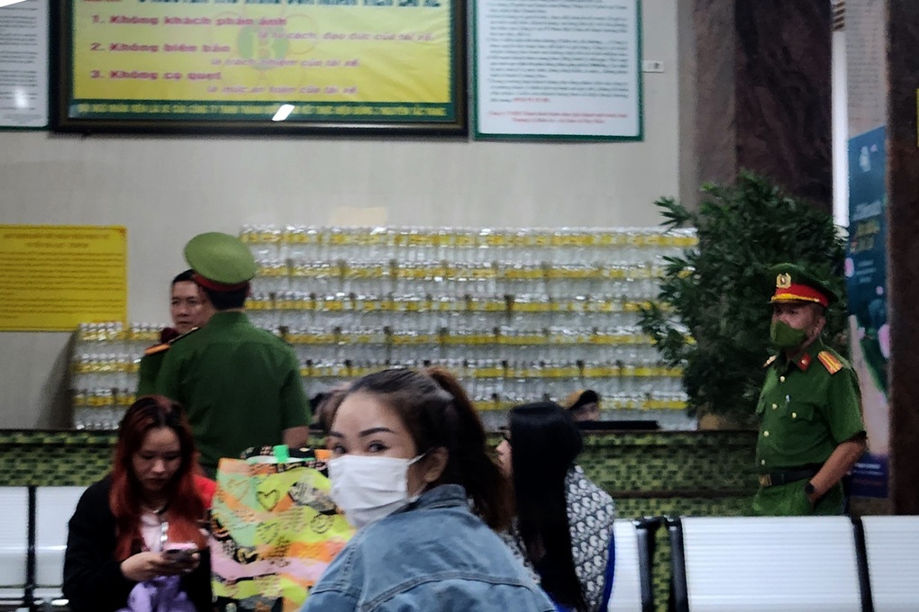 Công an có mặt tại bến xe Thành Bưởi ở Đà Lạt - 1 Công an có mặt tại bến xe Thành Bưởi ở Đà Lạt - 1