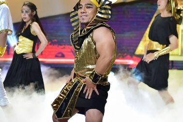 Việt Hương phấn khích trước vũ đạo “sexy” của “kiến càng” Phạm Văn Mách