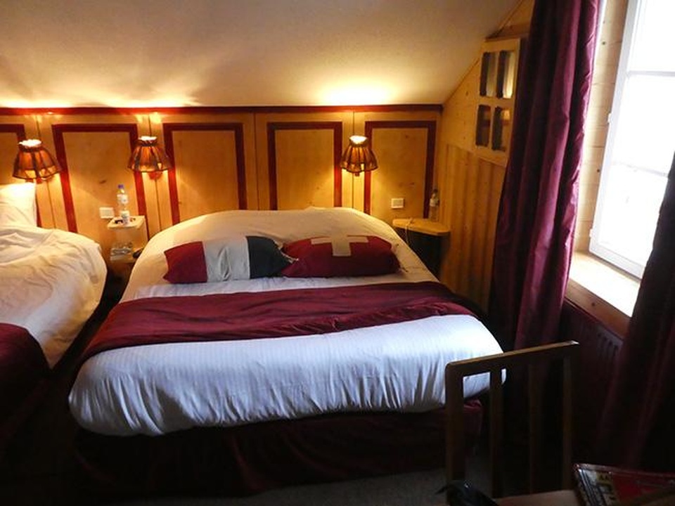 Ngủ giữa 2 quốc gia trên một chiếc giường tại khách sạn độc nhất vô nhị - 5