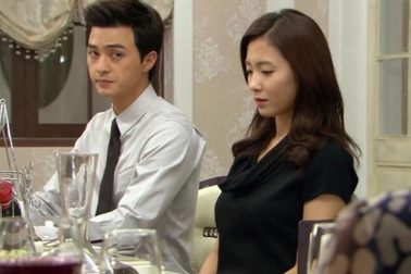 Anh chồng bỗng dưng gọi điện riêng, tôi sợ hãi không biết nên làm gì