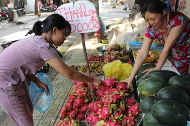 Trái cây nội địa “điêu đứng” vì… bị nghi là hàng Trung Quốc