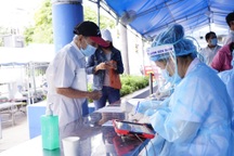 TPHCM: Thêm 6 ca dương tính SARS-CoV-2, truy tìm người nghi nhiễm bỏ trốn