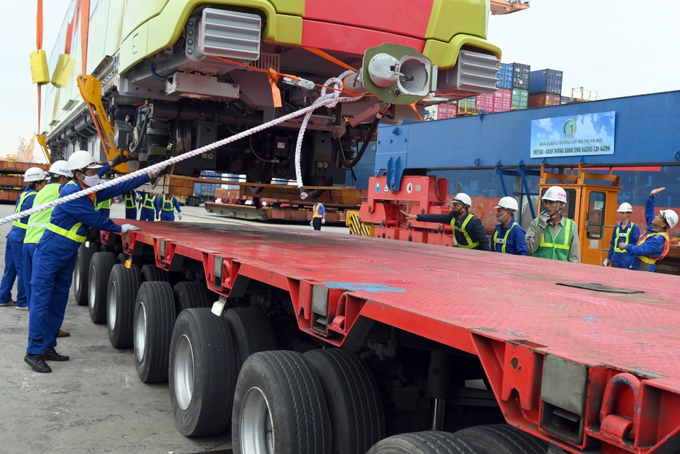 Đoàn xe siêu trường chở tàu đường sắt Nhổn - ga Hà Nội từ Đình Vũ về Hà Nội - 6