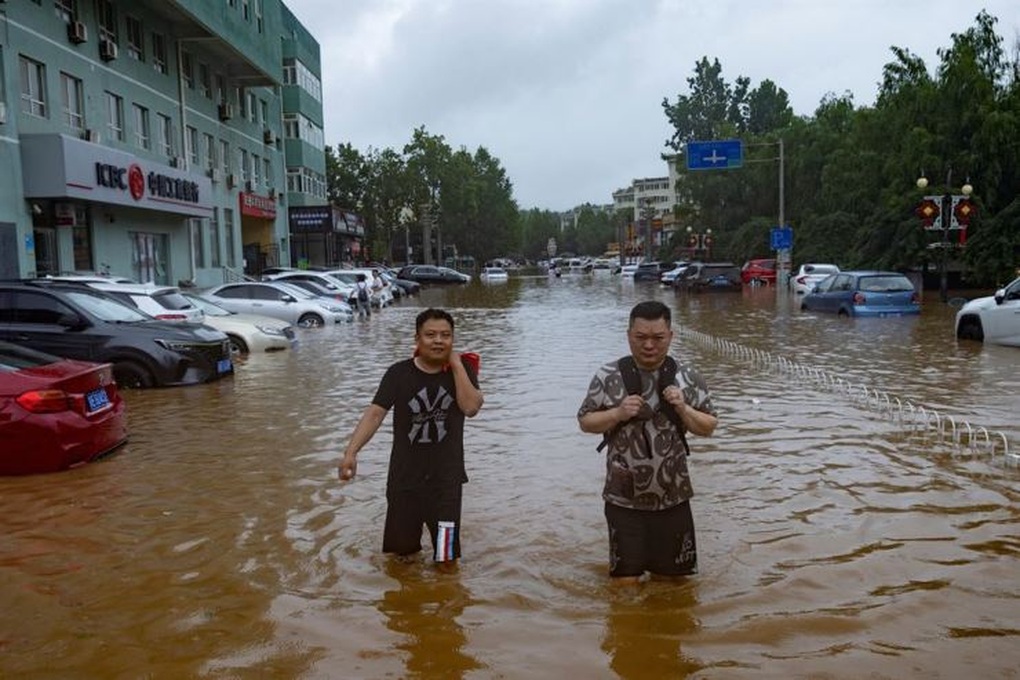 Bắc Kinh hứng đợt mưa lớn nhất 140 năm - 1 Bắc Kinh hứng đợt mưa lớn nhất 140 năm - 1