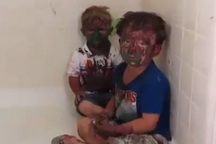 Chết cười với hai “ông tướng” bị bố hỏi tội sau trò siêu quậy