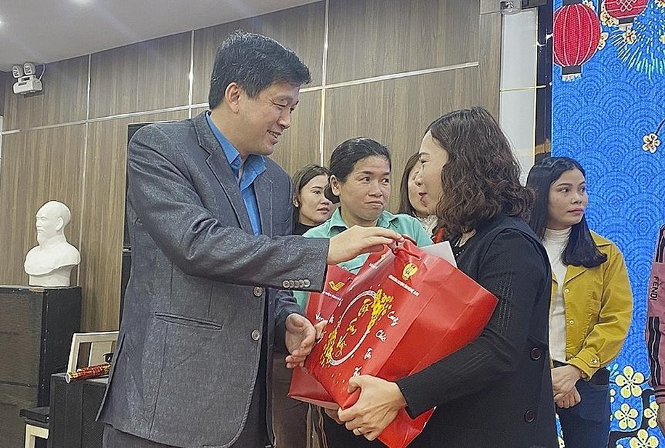 Tết sum vầy đến với người lao động khó khăn ở Nghệ An - 1 Tết sum vầy đến với người lao động khó khăn ở Nghệ An - 1