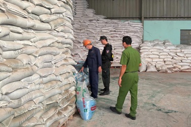Triệt phá đường dây làm giả hàng chục tấn phân bón ở Tây Ninh