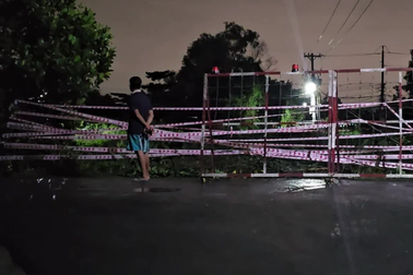 Cầu dân sinh sập, người dân gặp tai nạn do cơn mưa lớn kéo dài