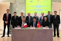 Bình Định ký kết biên bản ghi nhớ hợp tác tổ chức giải đua thuyền quốc tế