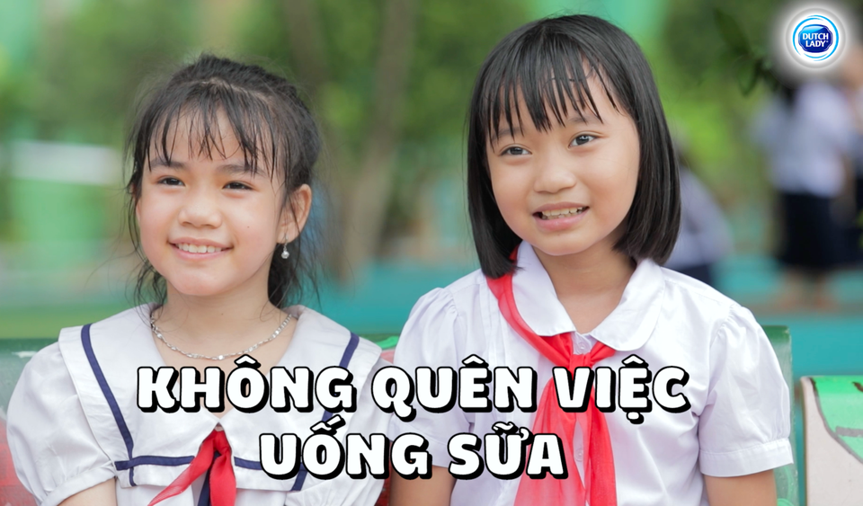 Phát sốt với loạt khoảnh khắc đáng yêu của bé cùng vũ điệu uống sữa - 2 Phát sốt với loạt khoảnh khắc đáng yêu của bé cùng vũ điệu uống sữa - 2