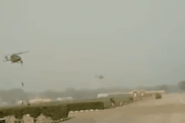 3 binh sĩ Ấn Độ rơi khỏi trực thăng vì đứt thang dây