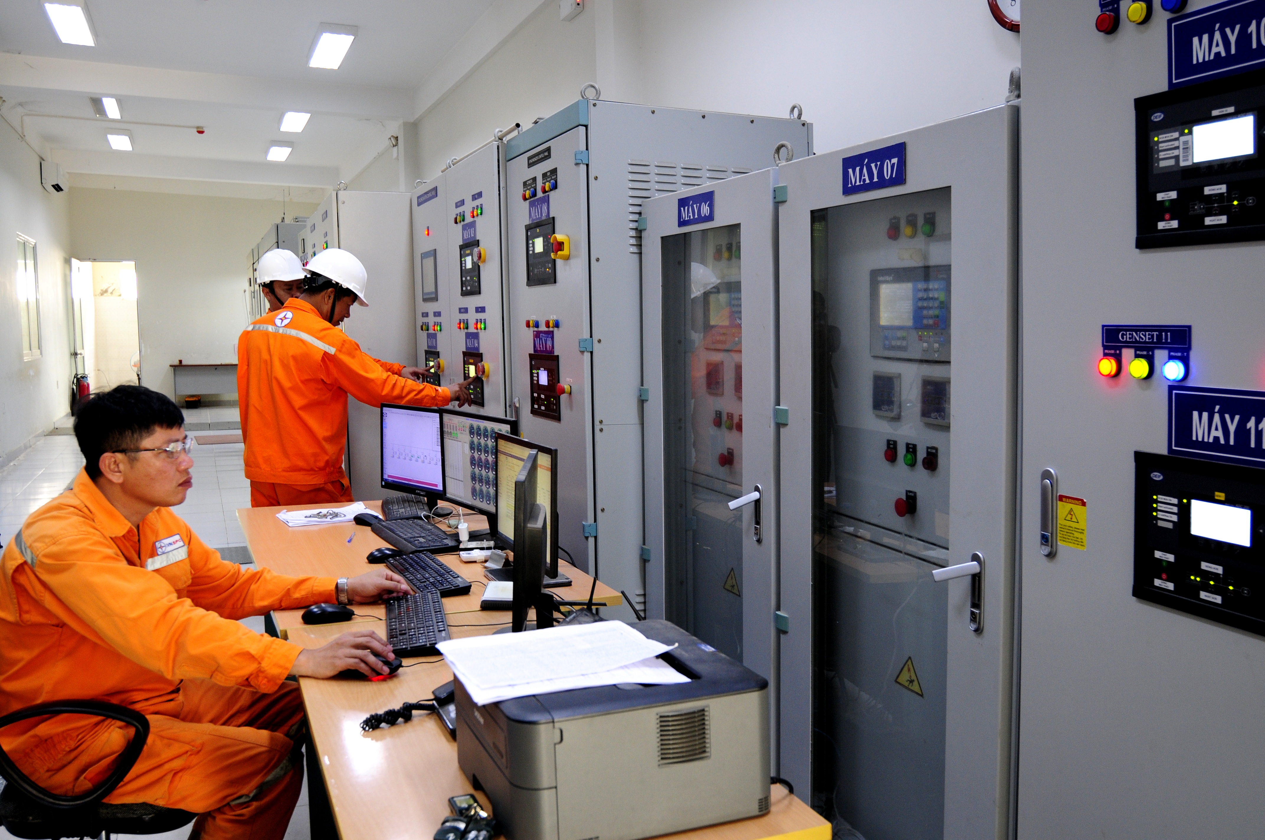 50 năm Tổng công ty Điện lực miền Nam: Tri ân lịch sử - Tự hào tiếp bước - 12 50 năm Tổng công ty Điện lực miền Nam: Tri ân lịch sử - Tự hào tiếp bước - 12