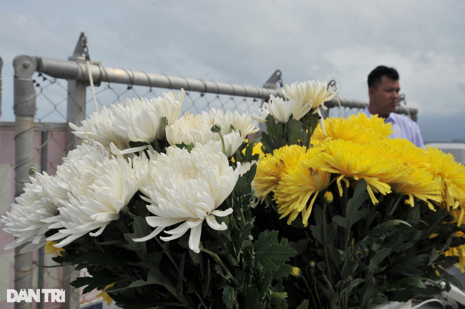 Mưa trắng trời phút tưởng niệm các anh hùng, liệt sĩ hi sinh tại Trường Sa - 2