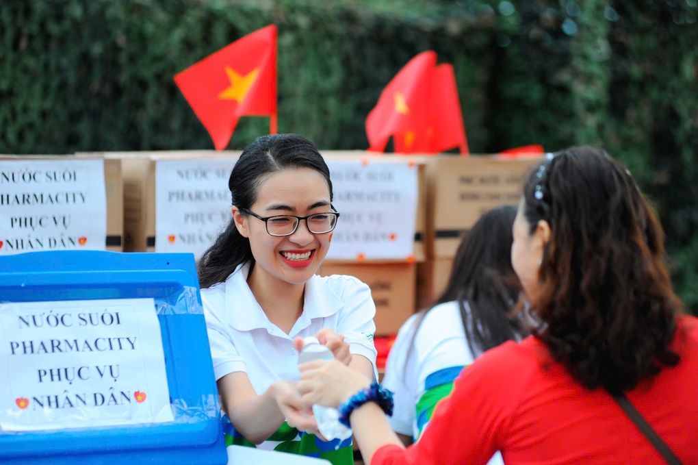 Pharmacity đồng hành cùng người dân, du khách chào mừng lễ 30/4 - 6 Pharmacity đồng hành cùng người dân, du khách chào mừng lễ 30/4 - 6