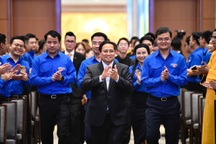 Thủ tướng và các thành viên Chính phủ đối thoại với 300 thanh niên
