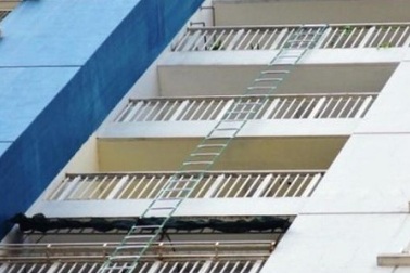 Nháo nhào tìm mua thiết bị cứu nạn sau vụ cháy chung cư Carina