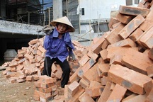 Phụ nữ cửu vạn: "Cơm nỏ có ăn nói chi hoa hòe!..."