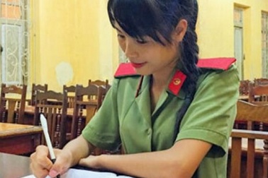 Nữ sinh Tày xinh đẹp mong thành công an để giúp ích cho đời