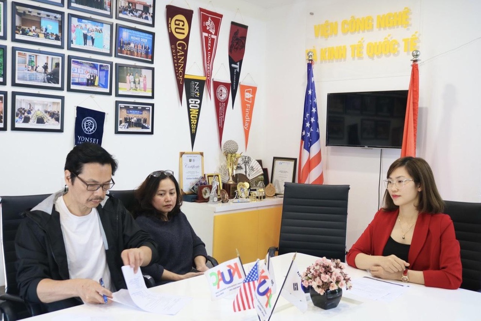 Trò chuyện với con gái NSND Trung Anh và CEO Eduline: Hành trình chinh phục học bổng Mỹ - 1 Trò chuyện với con gái NSND Trung Anh và CEO Eduline: Hành trình chinh phục học bổng Mỹ - 1