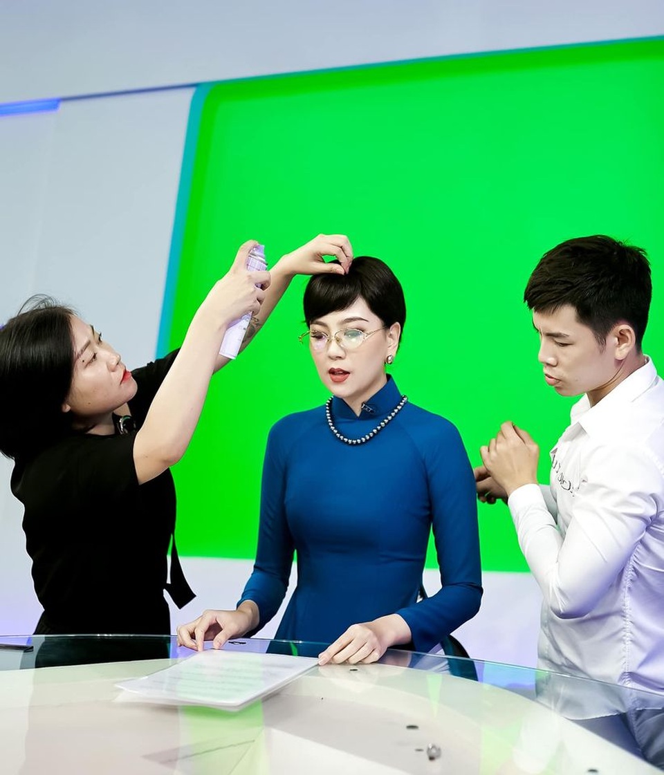 BTV Mai Ngọc được khen giống NSƯT Kim Tiến khi tái hiện MC Thời sự 50 năm - 2 BTV Mai Ngọc được khen giống NSƯT Kim Tiến khi tái hiện MC Thời sự 50 năm - 2