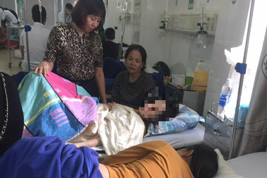 Đề nghị xử phạt trên 80 triệu đồng với quán bánh mì vỉa hè khiến 200 người nhập viện