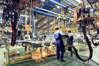 Miễn một phần thuế TTĐB cho xe lắp ráp trong nước - Giá ô tô có giảm?