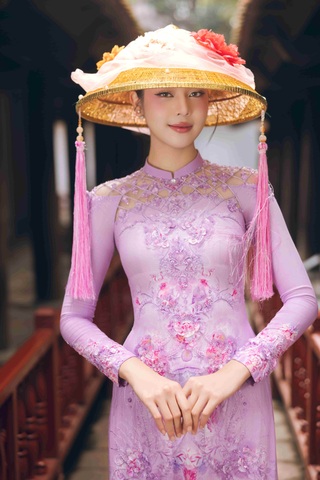 Hoa hậu Thanh Thủy khoe dáng tại loạt địa danh biểu tượng ở Hà Nội - 6