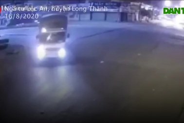 Tai nạn kinh hoàng tại ngã tư Lộc An khiến 2 người chết
