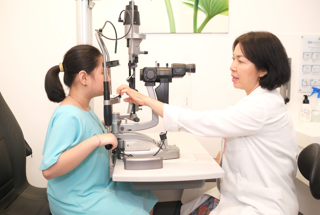 FV ứng dụng máy Myopia Master tích hợp AI để kiểm soát cận thị cho trẻ - 2 FV ứng dụng máy Myopia Master tích hợp AI để kiểm soát cận thị cho trẻ - 2