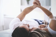 Nụ hôn trước giờ đi làm và cái nắm tay trước giờ đi ngủ