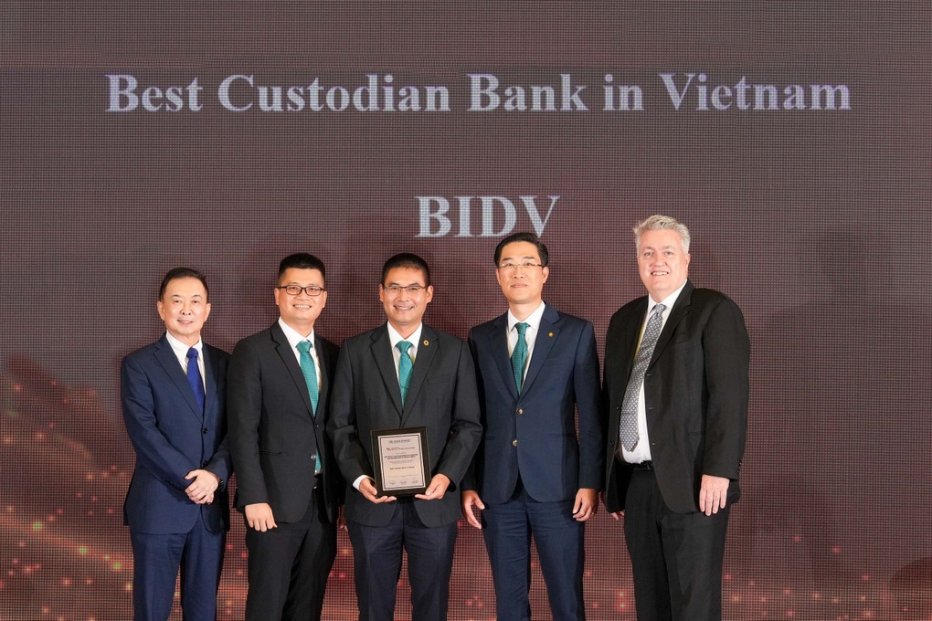 BIDV nhận giải thưởng lưu ký giám sát tốt nhất Việt Nam 2024 - 1 BIDV nhận giải thưởng lưu ký giám sát tốt nhất Việt Nam 2024 - 1