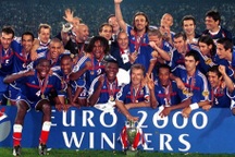 Lịch sử Euro 2000: Pháp lên ngôi sau trận chung kết kinh điển với Italia