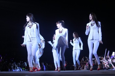 SNSD, 2PM “đốt cháy” fan Việt bằng đại nhạc hội Kpop