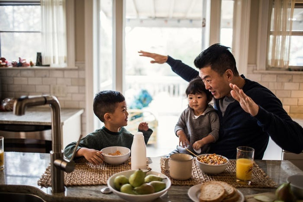 Tranh luận cách cha mẹ nuôi con kiểu chim làm tổ sau khi ly hôn - 1 Tranh luận cách cha mẹ nuôi con kiểu chim làm tổ sau khi ly hôn - 1