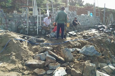 Kiểm tra việc xây dựng tại công trình có 40 móng biệt thự ở Sơn Trà