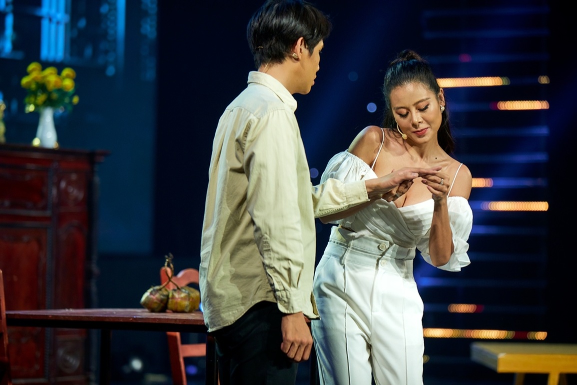 Nam Thư truyền tải thông điệp ý nghĩa về gia đình trong Chữ duyên chữ nợ - 2 Nam Thư truyền tải thông điệp ý nghĩa về gia đình trong Chữ duyên chữ nợ - 2