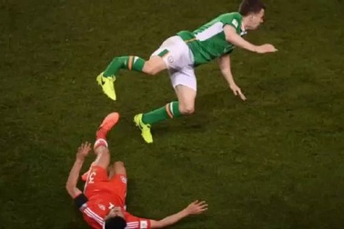 Ngôi sao Premier League dính chấn thương kinh hoàng