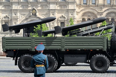 Nga đổi chiến thuật không kích tiền tuyến: "Sát thủ hỏa lực" xuất kích ồ ạt