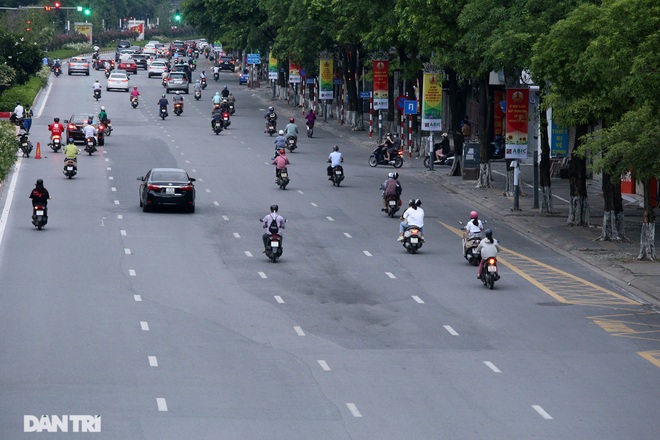 So sánh giao thông ở Hà Nội đông - vắng khác biệt khi giãn cách xã hội - 28 So sánh giao thông ở Hà Nội đông - vắng khác biệt khi giãn cách xã hội - 28
