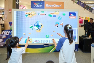 Những khoảnh khắc vui hè tại sân chơi của Dulux EasyClean