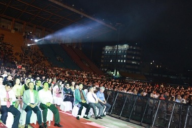 Đêm nhạc Làn sóng xanh 20 năm bất ngờ vắng bóng khán giả lẫn ca sĩ tên tuổi