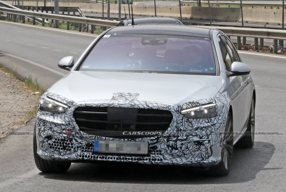 Chuẩn bị ra mắt mẫu xe đầu tiên trên thế giới có túi khí ghế sau - 4