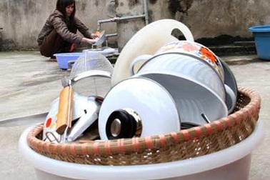 Tráng bát bằng nước sôi: Chỉ trấn an về tâm lý!