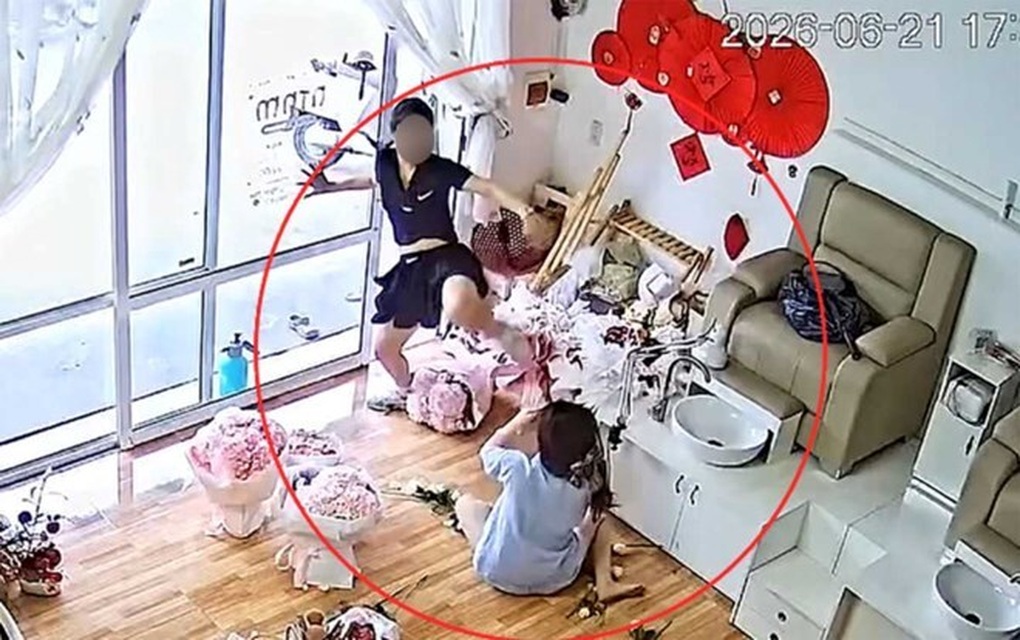 Công an vào cuộc vụ cô gái bị hành hung trong cửa hàng làm đẹp - 1